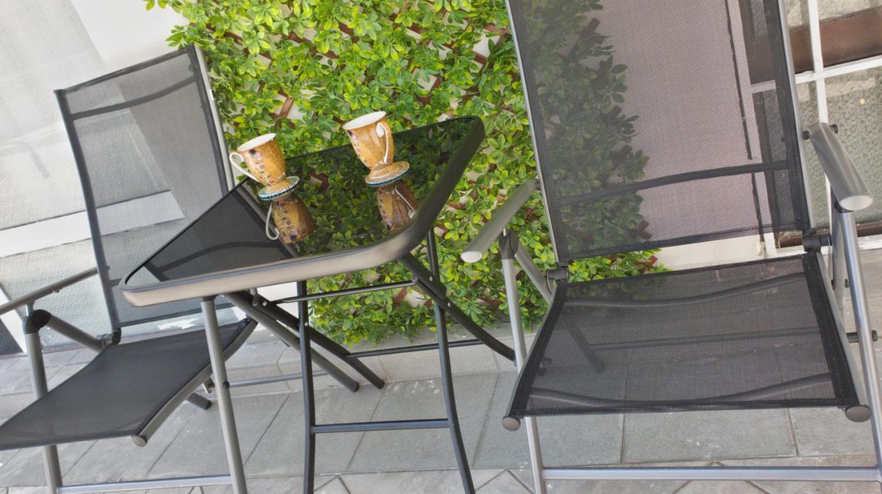 Cozy Studio Near The Park With Huge Verandah. Βελίκο Τίρνοβο Εξωτερικό φωτογραφία
